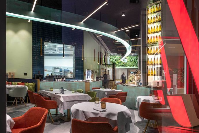 Imagen del bar/restaurante del Hotel J44 Lifestyle hotel. Foto 2