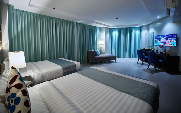 Imagen de la habitación del Hotel J7 Plaza Hotel. Foto 13