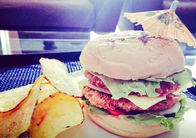 Imagen del bar/restaurante del Hotel JAPI Traveller\'s and Restaurant - Annex. Foto 5