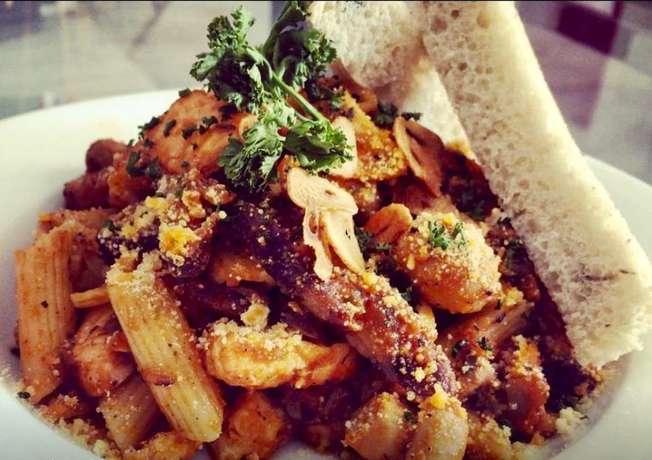 Imagen del bar/restaurante del Hotel JAPI Traveller\'s and Restaurant - Annex. Foto 6