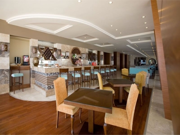 Imagen general del Hotel JASMINE BEACH HOTEL ALANYA. Foto 1