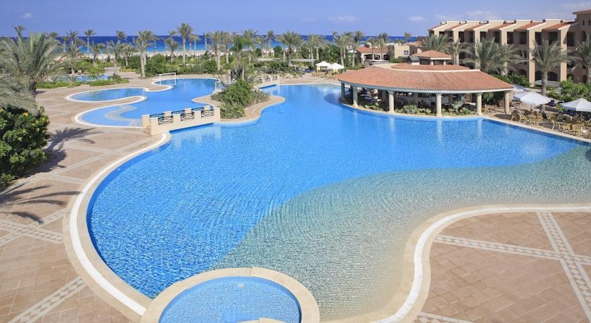 Imagen de la piscina del Hotel JAZ ALMAZA BEACH RESORT. Foto 4