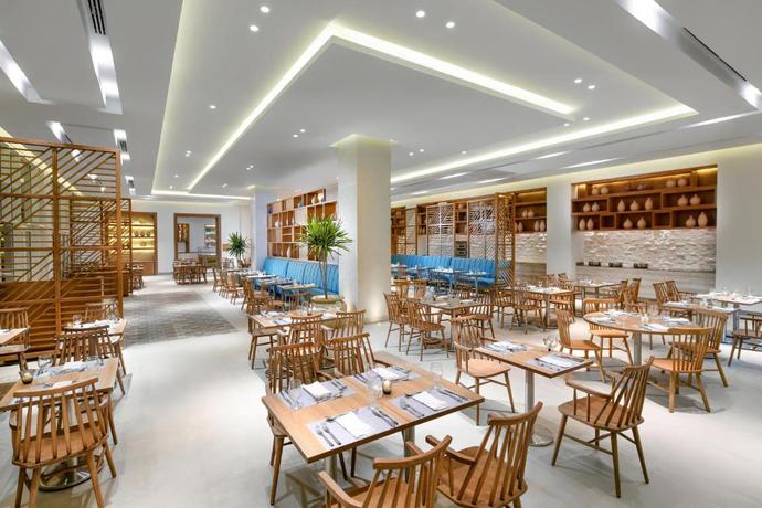 Imagen del bar/restaurante del Hotel JAZ Costa Mares. Foto 2