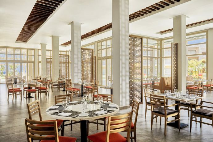 Imagen del bar/restaurante del Hotel JAZ Elite Maraya - All inclusive. Foto 6