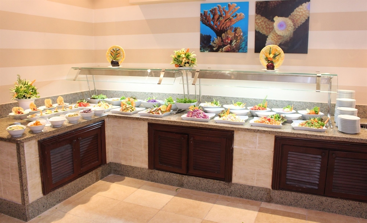 Imagen del bar/restaurante del Hotel JAZ Neo Naama Bay. Foto 4