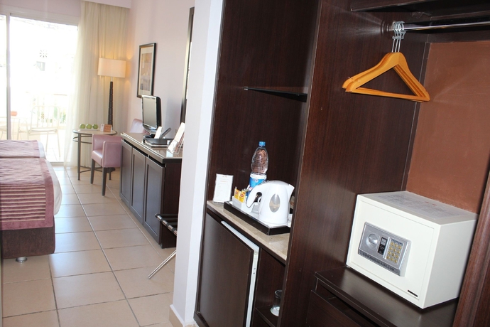 Imagen de la habitación del Hotel JAZ Neo Sharks Bay. Foto 12