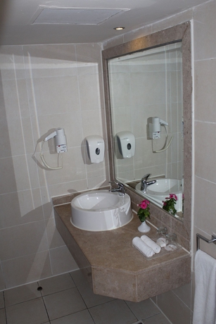 Imagen de la habitación del Hotel JAZ Neo Sharks Bay. Foto 13