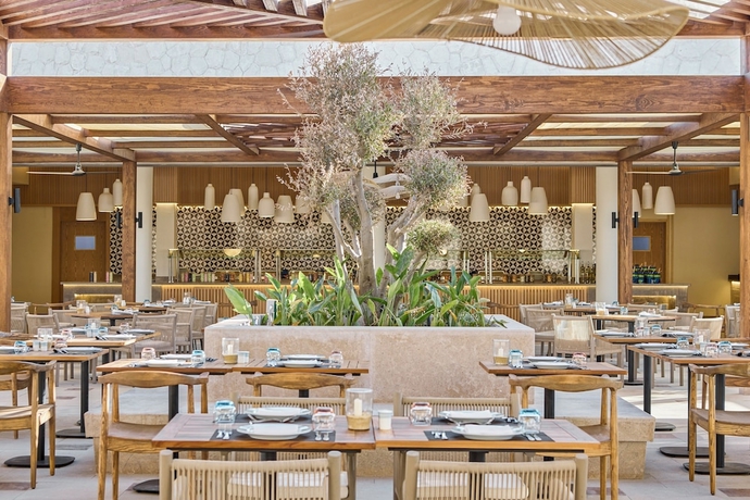 Imagen del bar/restaurante del Hotel JAZ Viva Almaza Blu, Almaza Bay. Foto 3