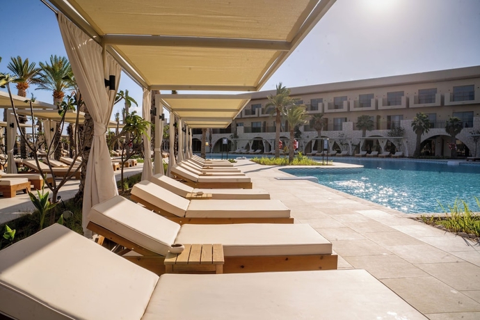 Imagen de la piscina del Hotel JAZ Viva Casa Maza, Almaza Bay. Foto 14