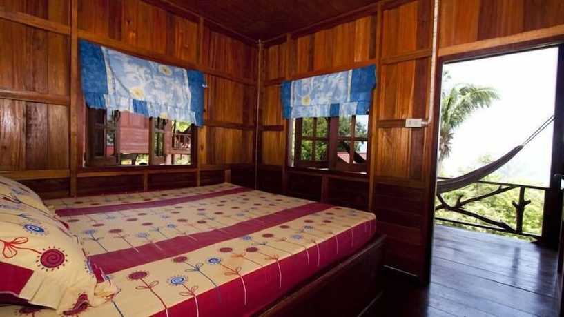 Imagen de la habitación del Hotel J.B.Hut Bungalows. Foto 16