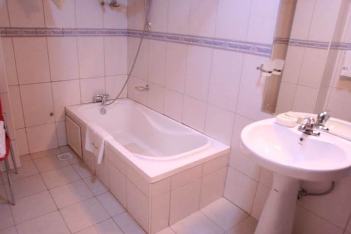Imagen de la habitación del Hotel JBK, Kampala. Foto 2