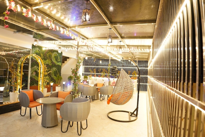 Imagen del bar/restaurante del Hotel JBS Regency and Banquet. Foto 3