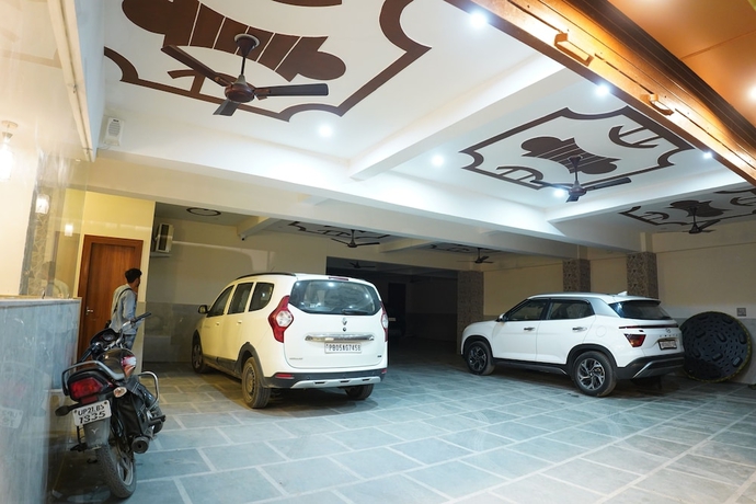 Imagen de los exteriores del Hotel JBS Regency and Banquet. Foto 13