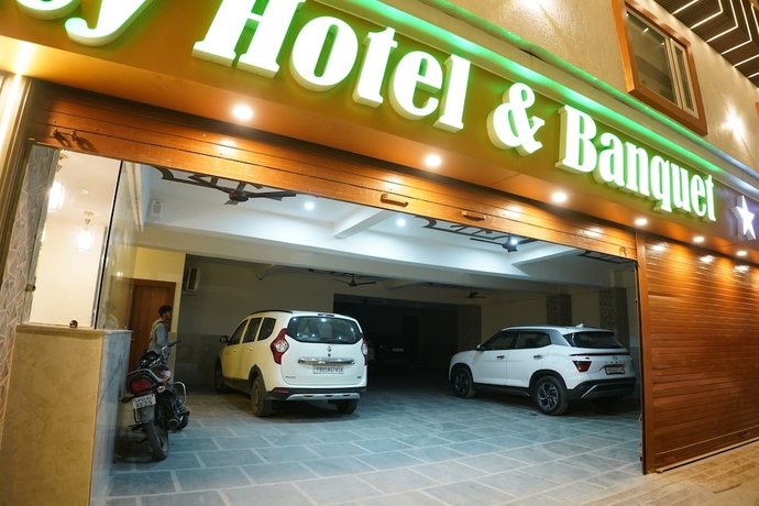 Imagen de los exteriores del Hotel JBS Regency and Banquet. Foto 14