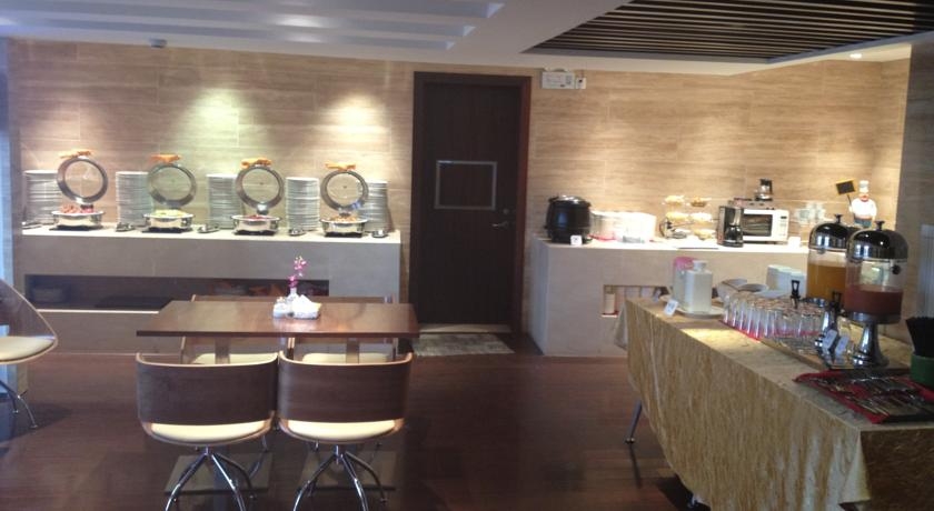 Imagen del bar/restaurante del Hotel JI Hotel Kangding Road Shanghai. Foto 3