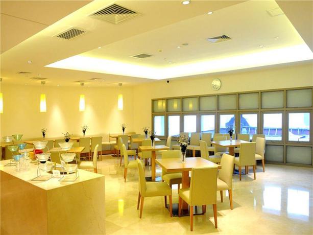 Imagen del bar/restaurante del Hotel JI Hotel Tianjin Binjiangdao. Foto 4