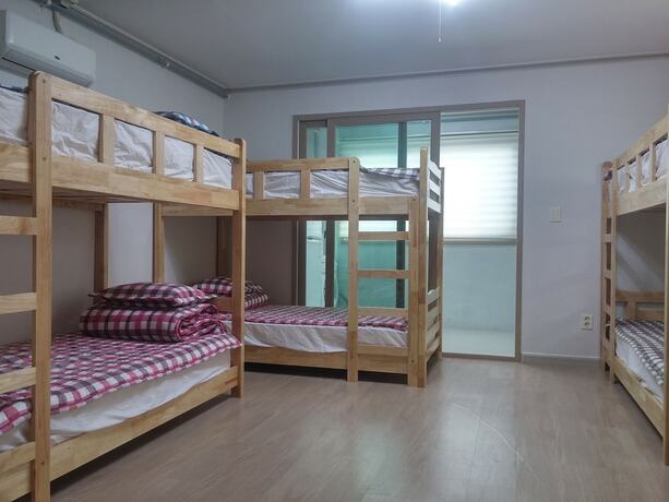Imagen de la habitación del Hotel JIIN Hostel and Guesthouse. Foto 18