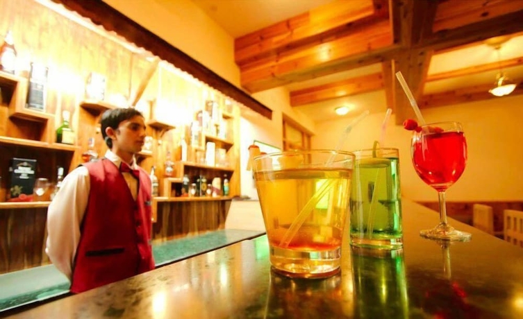 Imagen del bar/restaurante del Hotel J.J Resorts. Foto 6