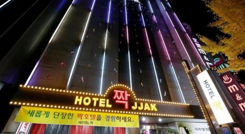 Imagen general del Hotel JJAK. Foto 12