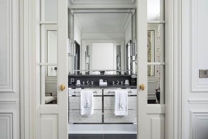 Imagen de la habitación del Hotel J.K. Place Paris. Foto 2
