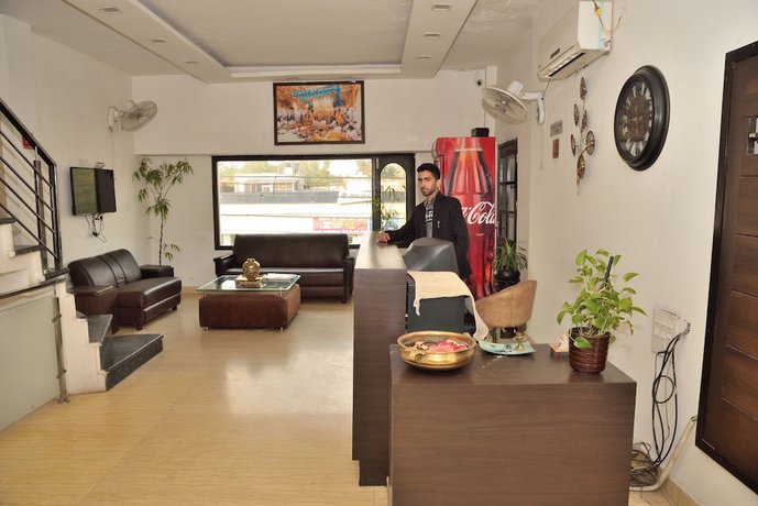 Imagen de los interiores del Hotel JK Rooms 129 RC Regency. Foto 19