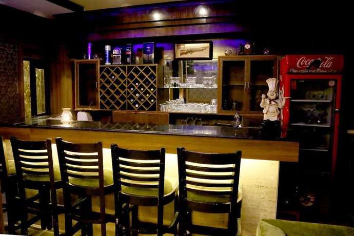 Imagen del bar/restaurante del Hotel JK Rooms 130 Paras. Foto 5