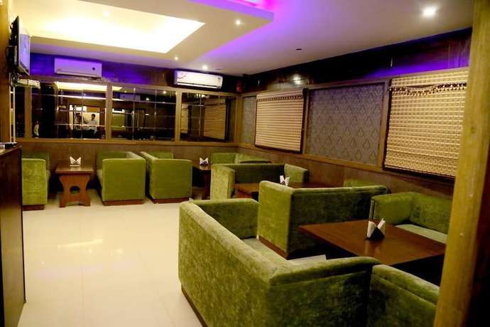 Imagen del bar/restaurante del Hotel JK Rooms 130 Paras. Foto 9