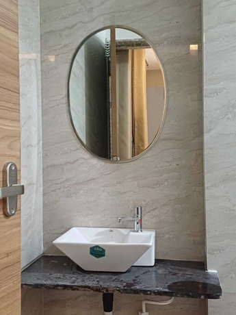 Imagen de la habitación del Hotel JMB Height. Foto 9