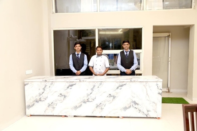 Imagen de los interiores del Hotel JMC Safar Inn Mhow. Foto 16