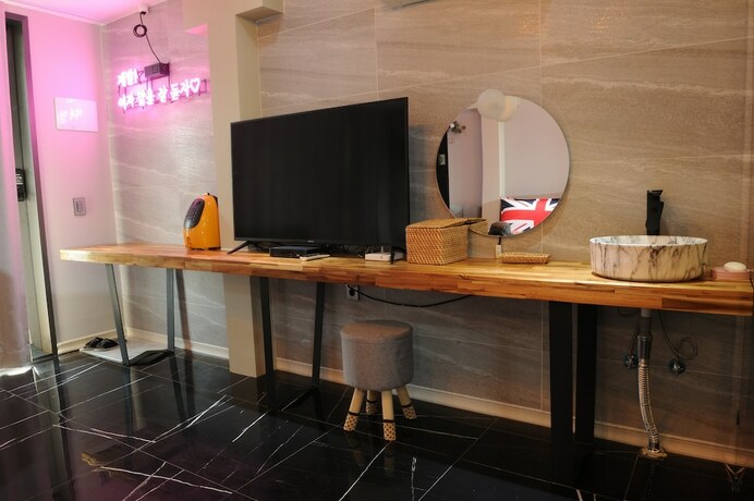 Imagen general del Hotel JNJ Village. Foto 3