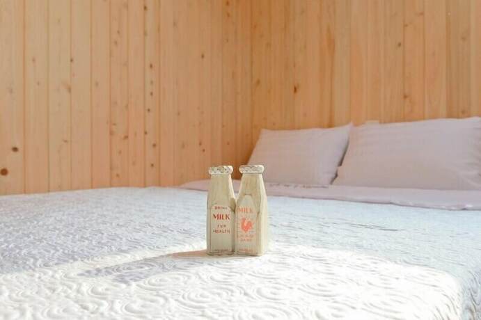 Imagen de la habitación del Hotel JNJ Village. Foto 11