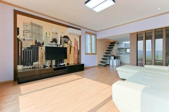 Imagen de la habitación del Hotel JNJ Village. Foto 12