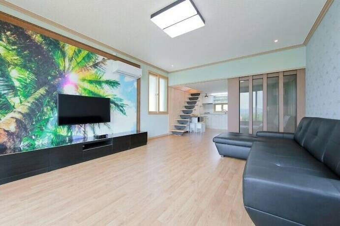 Imagen de la habitación del Hotel JNJ Village. Foto 13