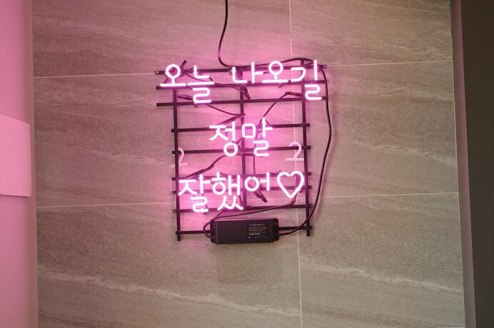 Imagen de la habitación del Hotel JNJ Village. Foto 14