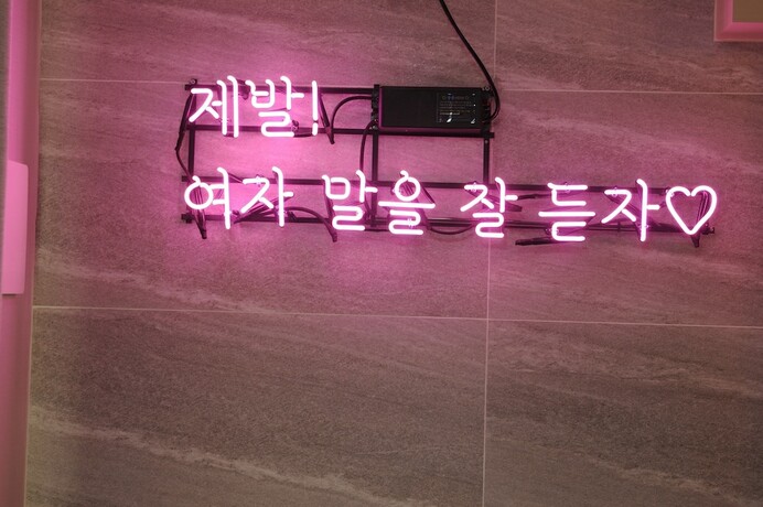 Imagen de la habitación del Hotel JNJ Village. Foto 16