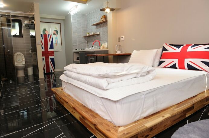 Imagen de la habitación del Hotel JNJ Village. Foto 20