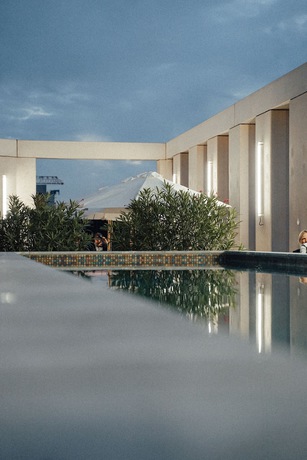 Imagen de la piscina del Hotel JOST Hotel Montpellier Centre St Roch. Foto 20