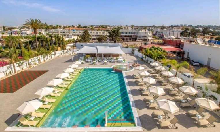 Imagen de la piscina del Hotel JOY Apts. Foto 17