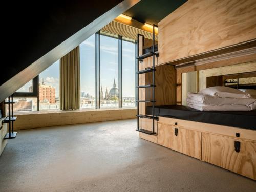 Imagen de la habitación del Hotel JO&JOE Vienna. Foto 18