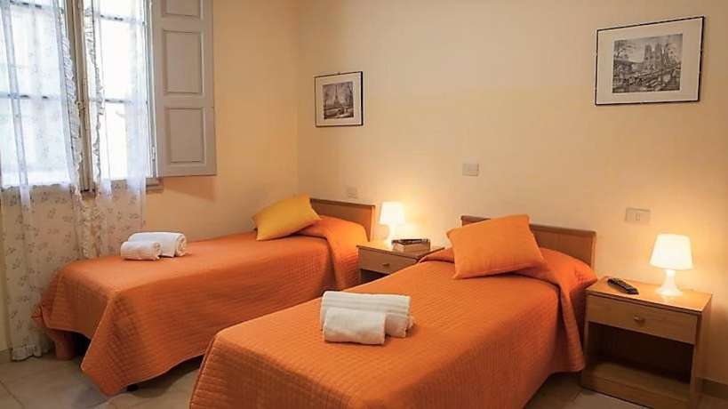 Imagen de la habitación del Hotel JR Hermes Firenze. Foto 4