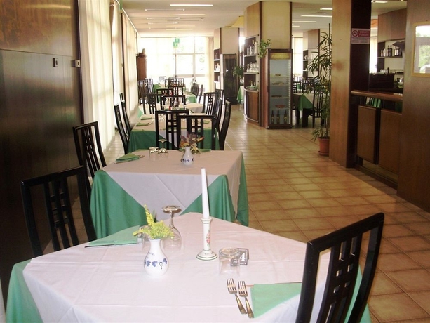 Imagen del bar/restaurante del Hotel JR Hotels Gate 7 Bologna. Foto 2