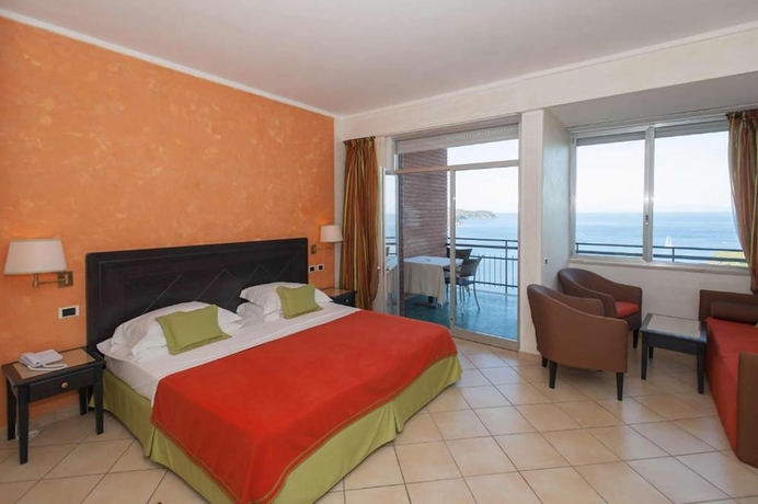 Imagen de la habitación del Hotel JR Resort Elba International. Foto 4