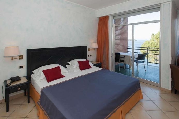 Imagen de la habitación del Hotel JR Resort Elba International. Foto 7