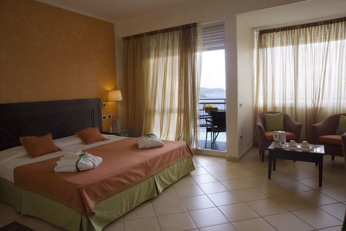 Imagen de la habitación del Hotel JR Resort Elba International. Foto 10