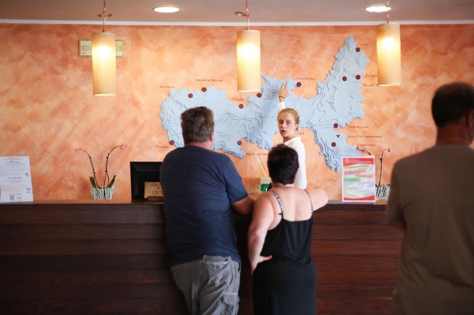 Imagen de los interiores del Hotel JR Resort Elba International. Foto 18