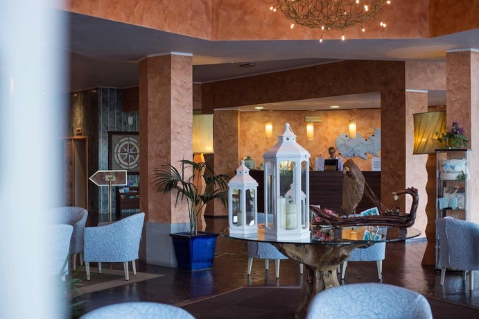 Imagen de los interiores del Hotel JR Resort Elba International. Foto 19
