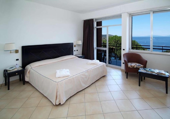 Imagen de la habitación del Hotel JR Resort Elba International. Foto 16