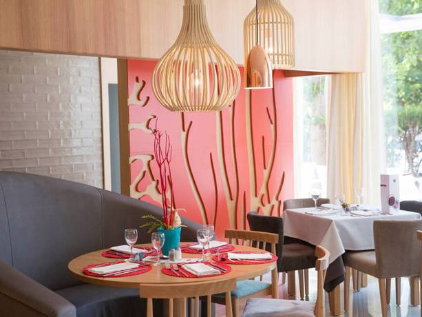 Imagen del bar/restaurante del Hotel JS Sol de Alcudia. Foto 3