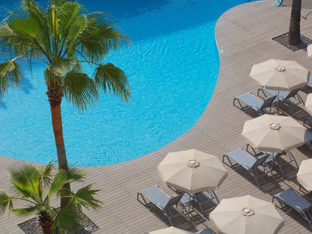 Imagen de la piscina del Hotel JS Sol de Alcudia. Foto 19