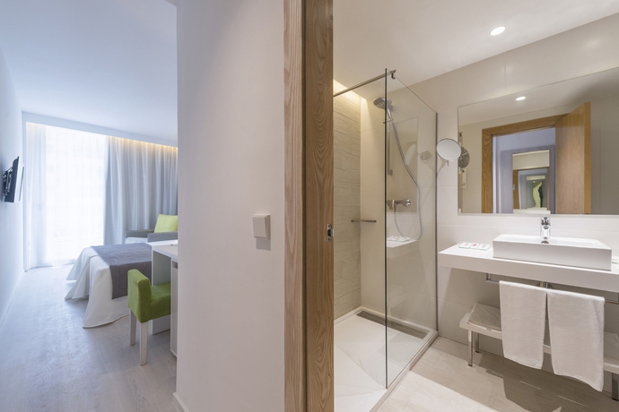 Imagen de la habitación del Hotel JS Sol de Alcudia. Foto 7